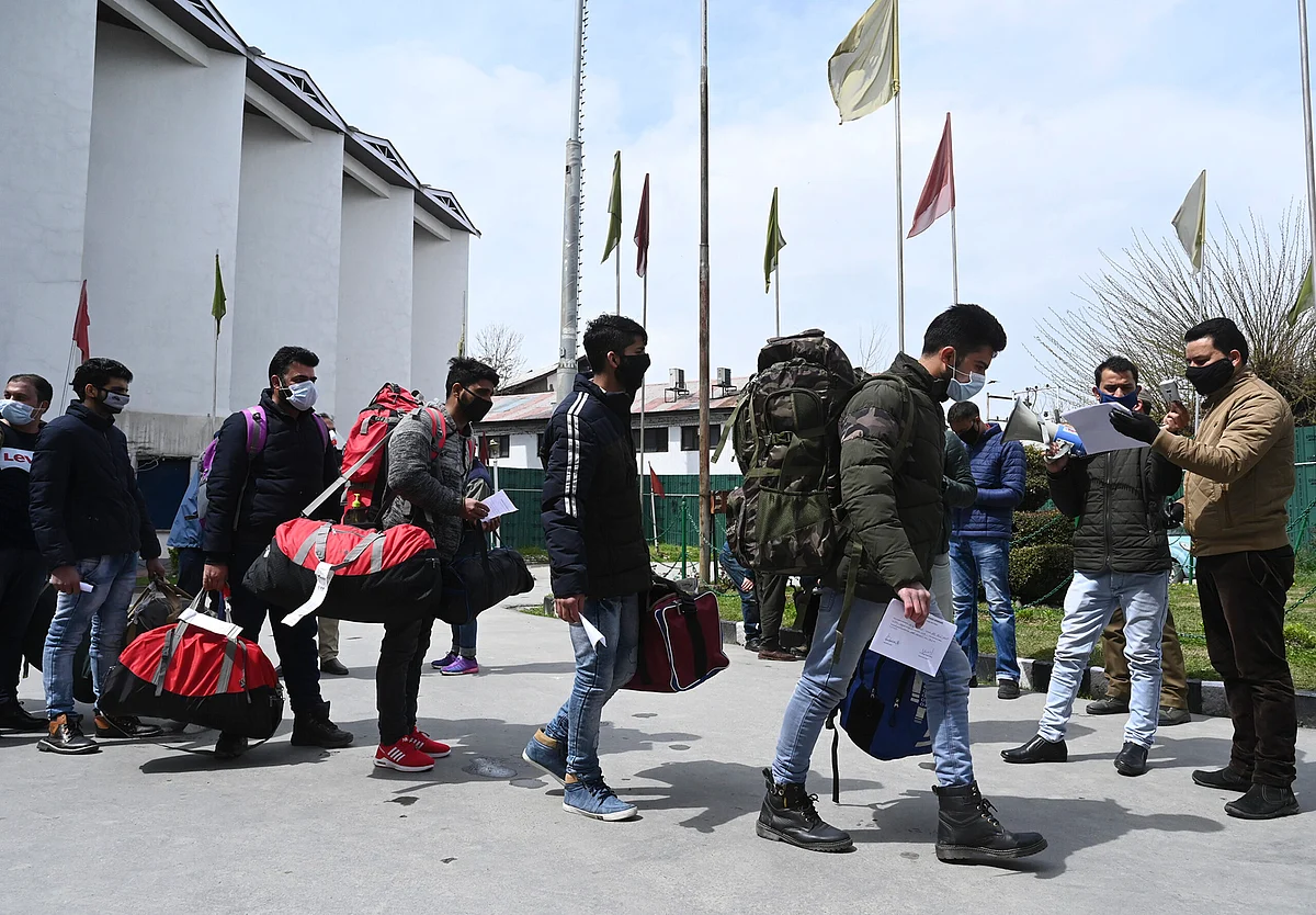 On quarantine completion, 78 people who travelled from Leh back to their homes