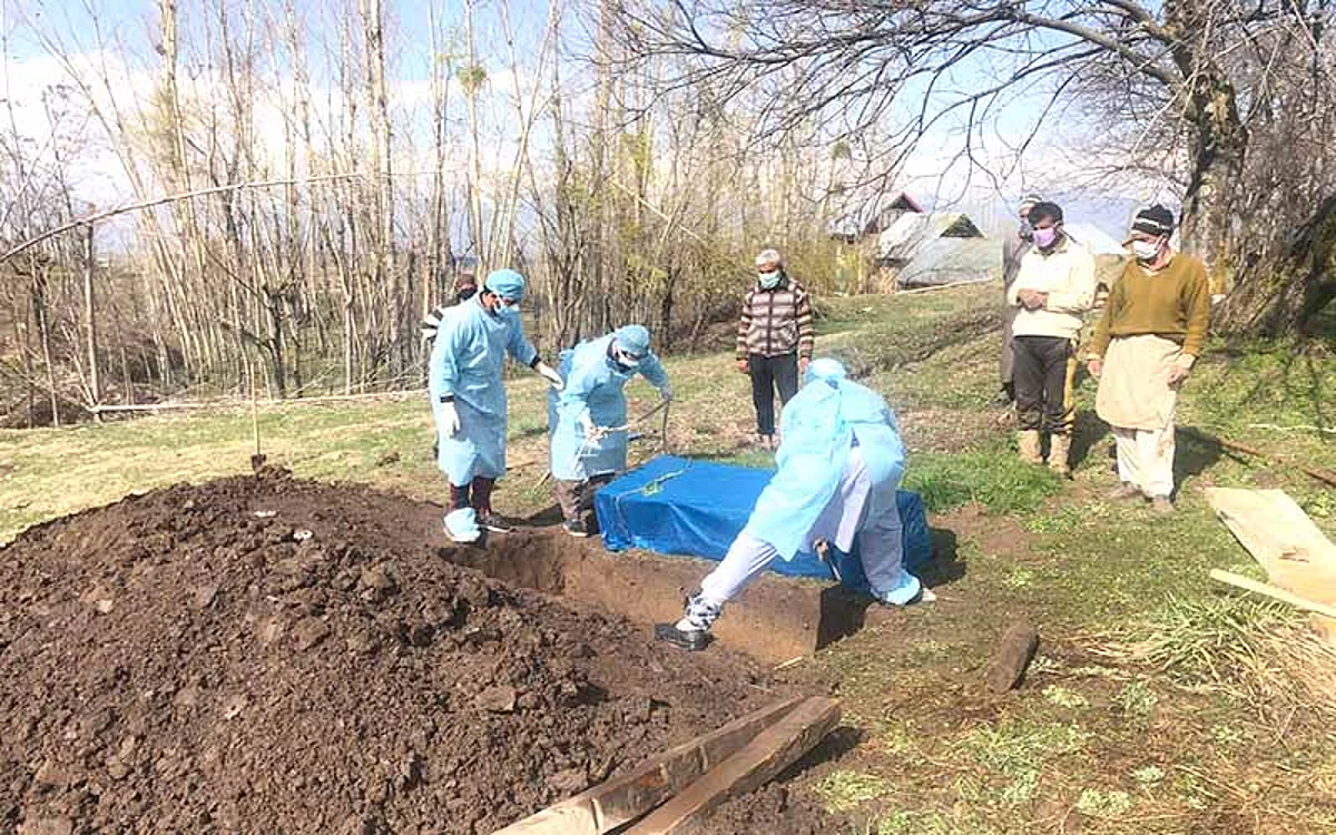 Victim laid to rest in Tangmarg
