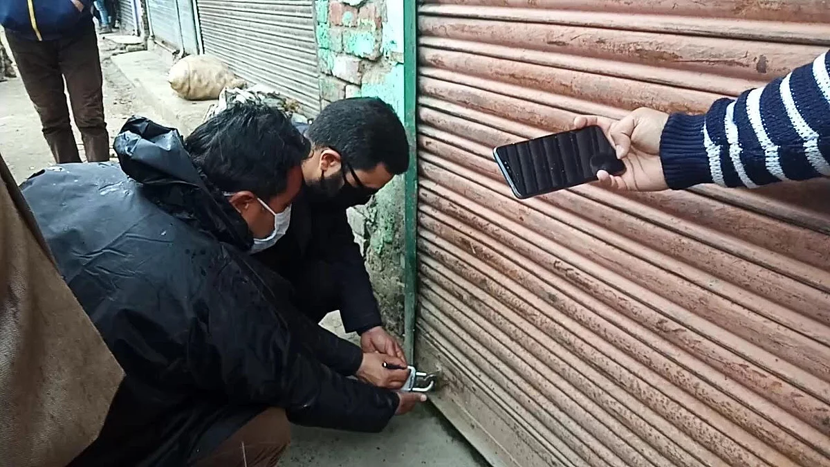 Coronavirus: 10 shops, hotel sealed in Bandipora over violation of prohibitory orders