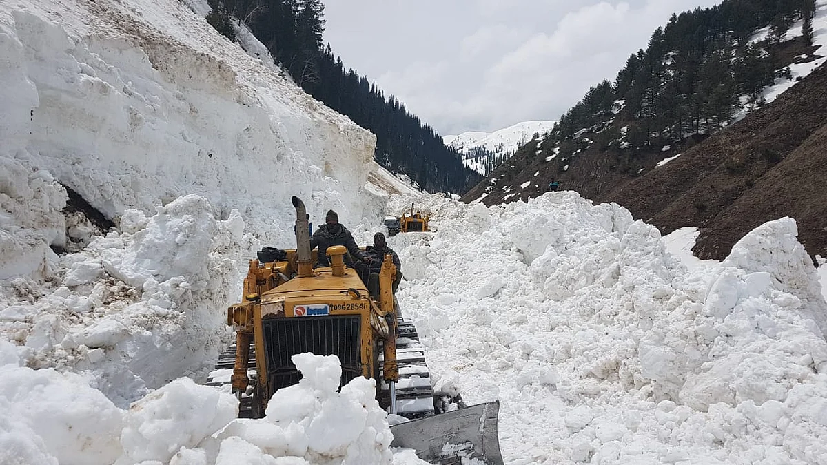 Gurez road closed again