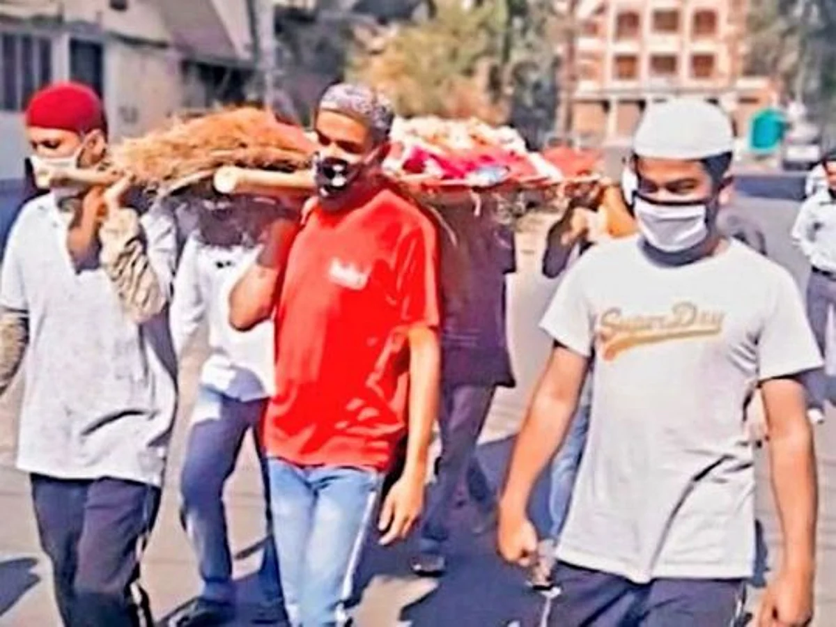 With ‘Ram’ on lips, Muslims bid final farewell to Hindu neighbours