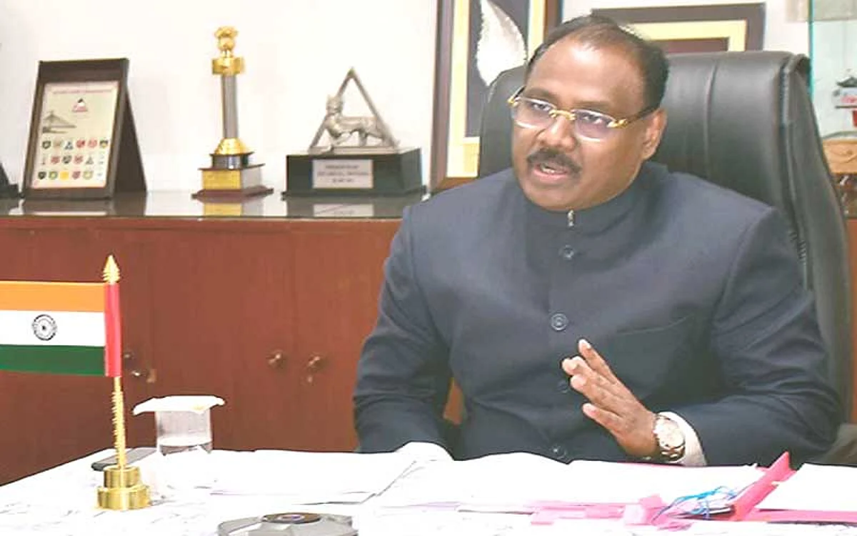 LG Murmu visits slain BJP leader’s family in Bandipora