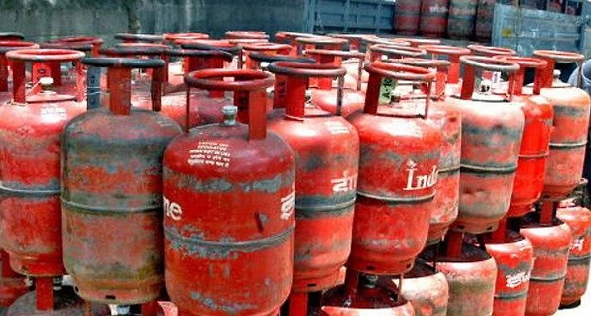 Govt allows Ujjwala beneficiaries time to avail free LPG