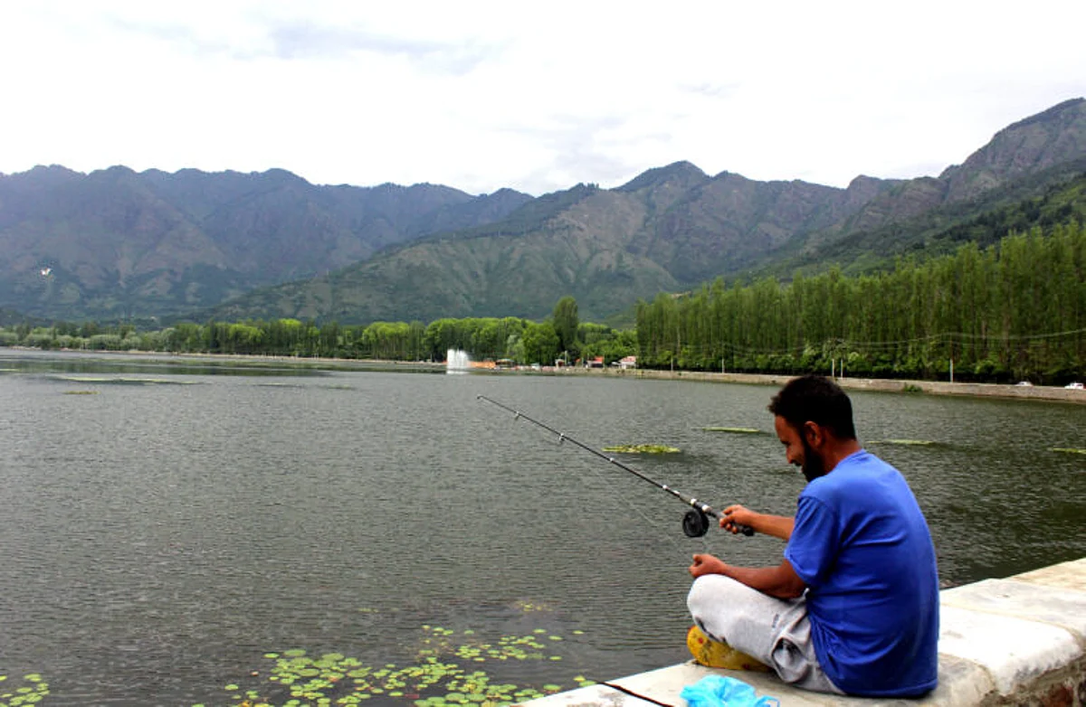 Intermittent rains in Kashmir