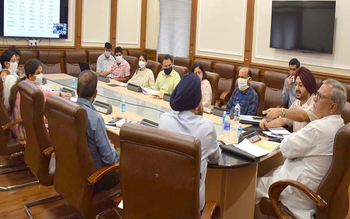 Advisor Farooq compliments FCS & CA Deptt