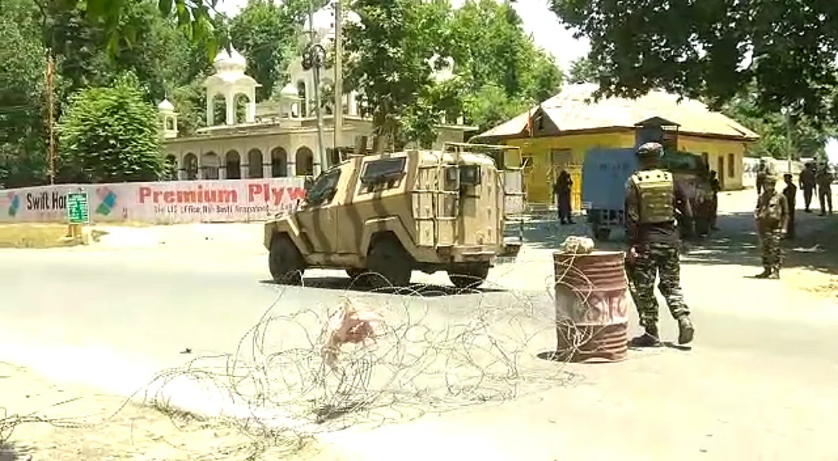 Militants hurl grenades on security forces in south Kashmir’s Awantipora