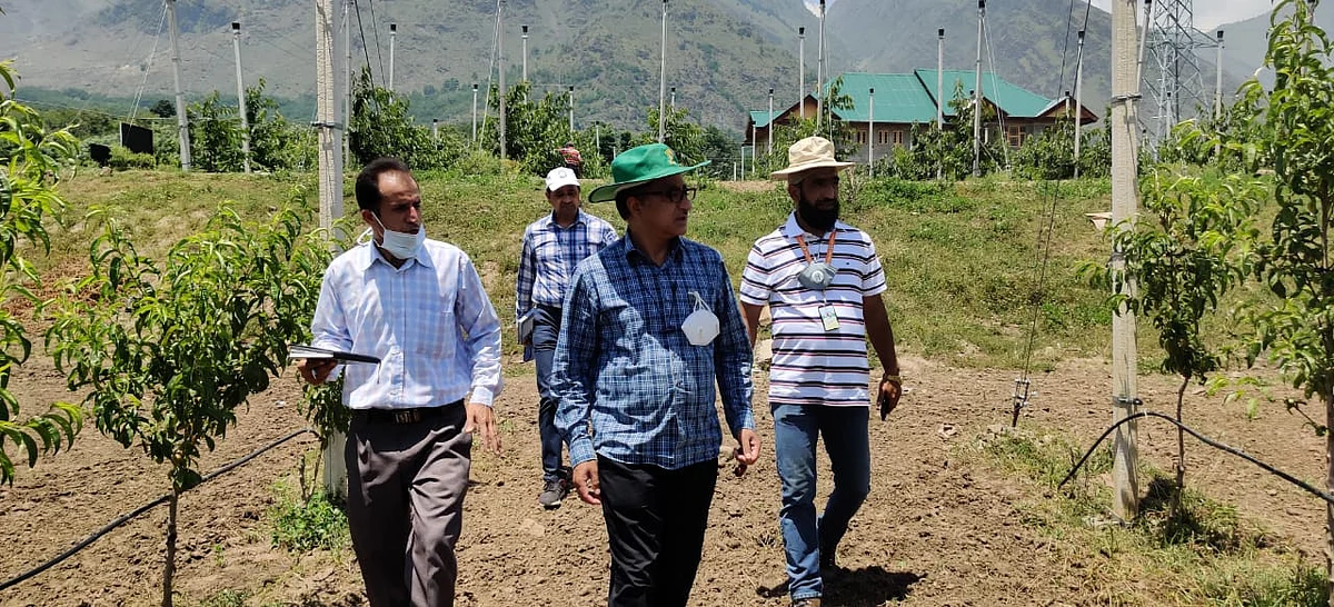 Dir Horticulture visits Zawoora centre