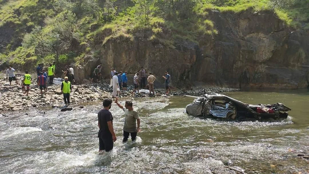 Three kids among five dead after vehicle plunges into nallah in Doda