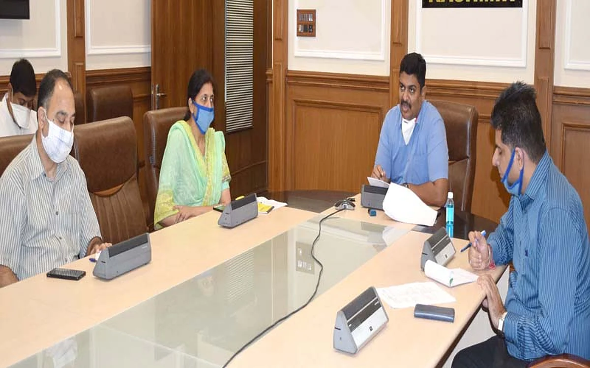 M Raju reviews progress on PMDP projects