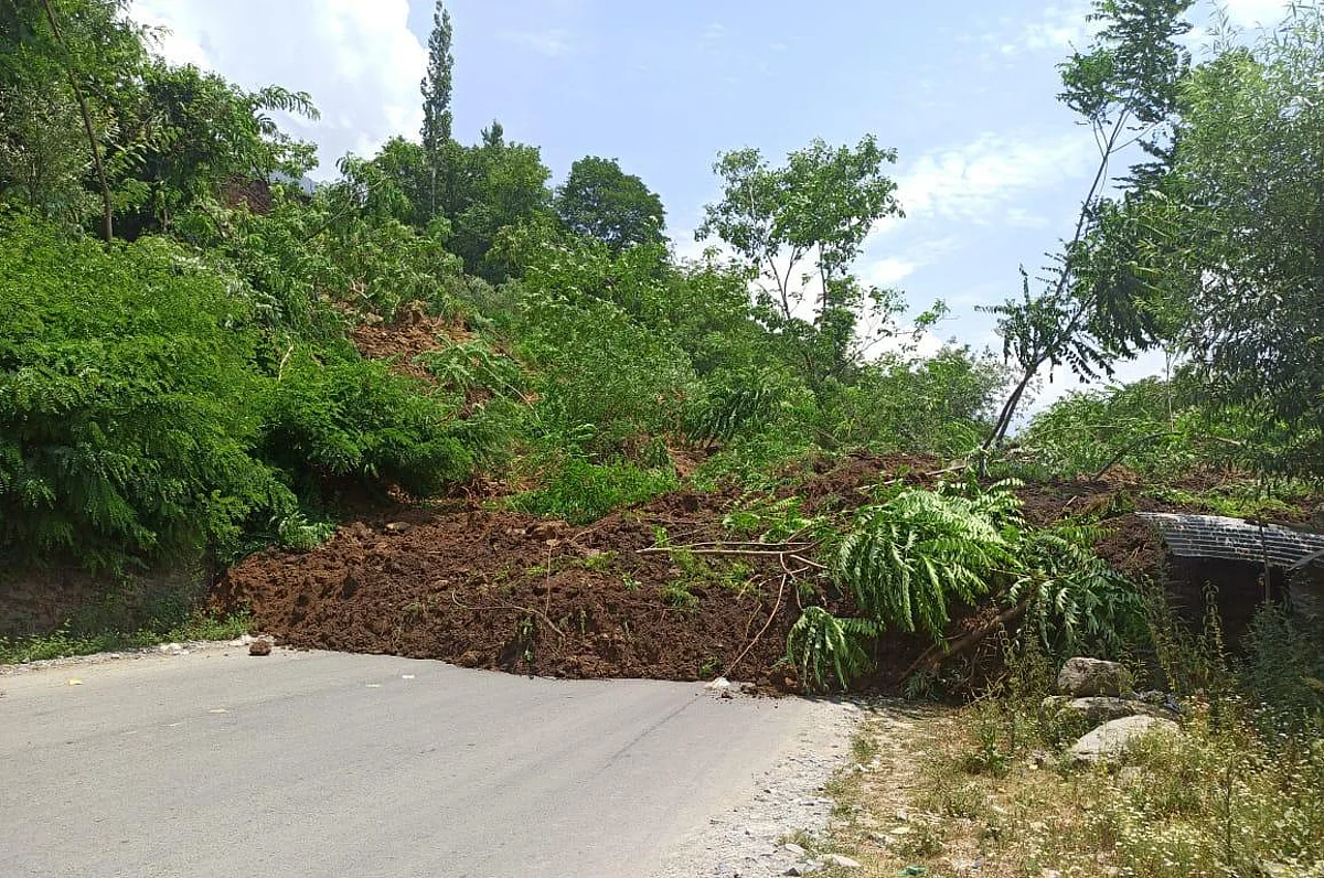 Landslide damages residential houses, shops in Kangan; Leh highway blocked