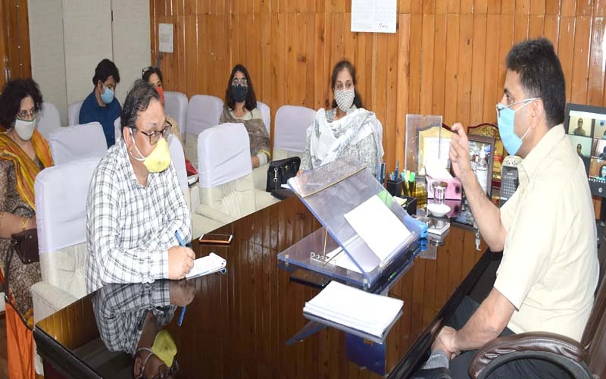 Comm Secy Hr Edu reviews functioning of newly established GDCs in Jammu