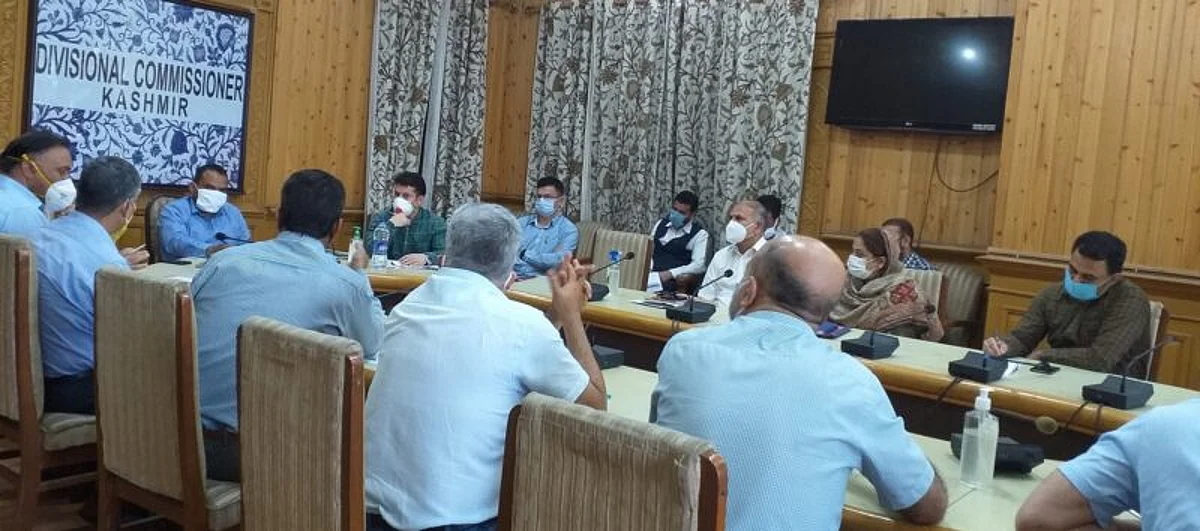 Div Com reviews land transfer cases in Srinagar