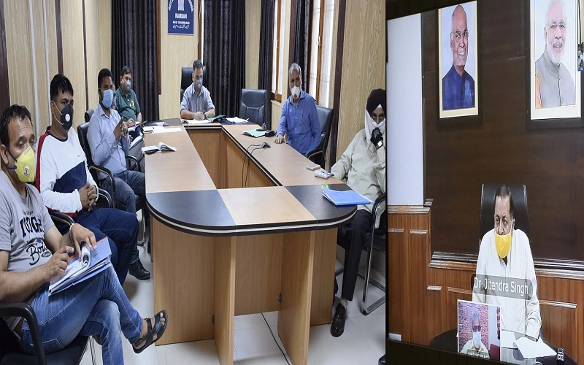 Jitendra Singh reviews dev works in Ramban