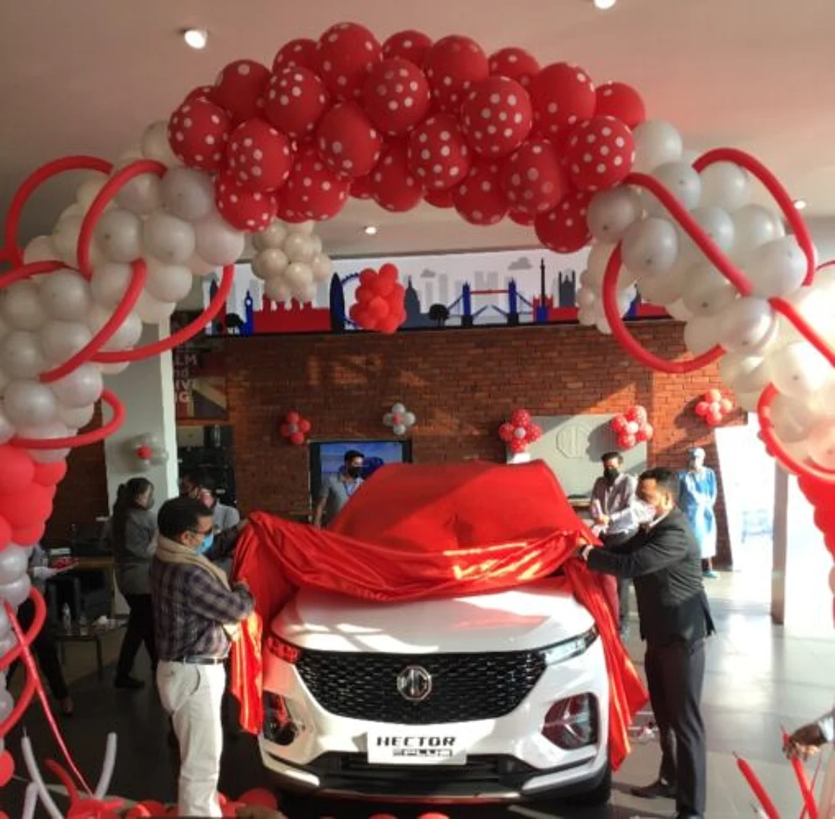 India’s first 6-seater internet SUV with sunroof | 6-seater HECTOR PLUS launched