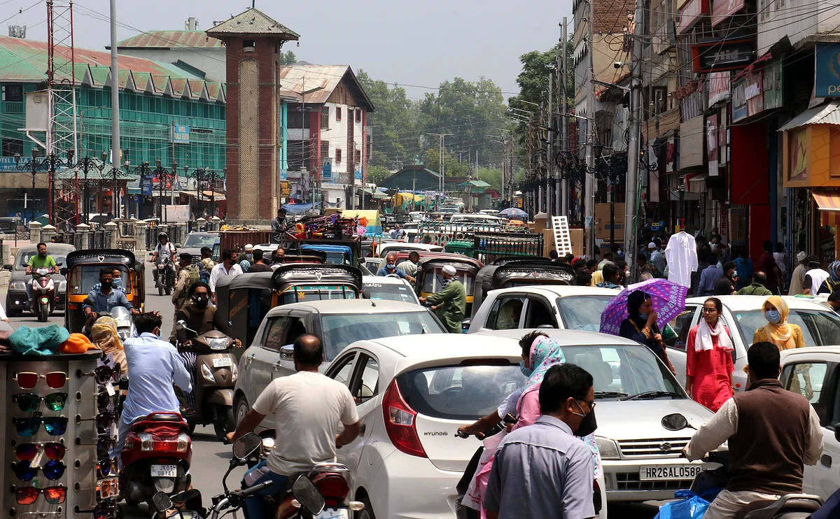 Kashmir strengths: Geographic Beauty and Rationale Population