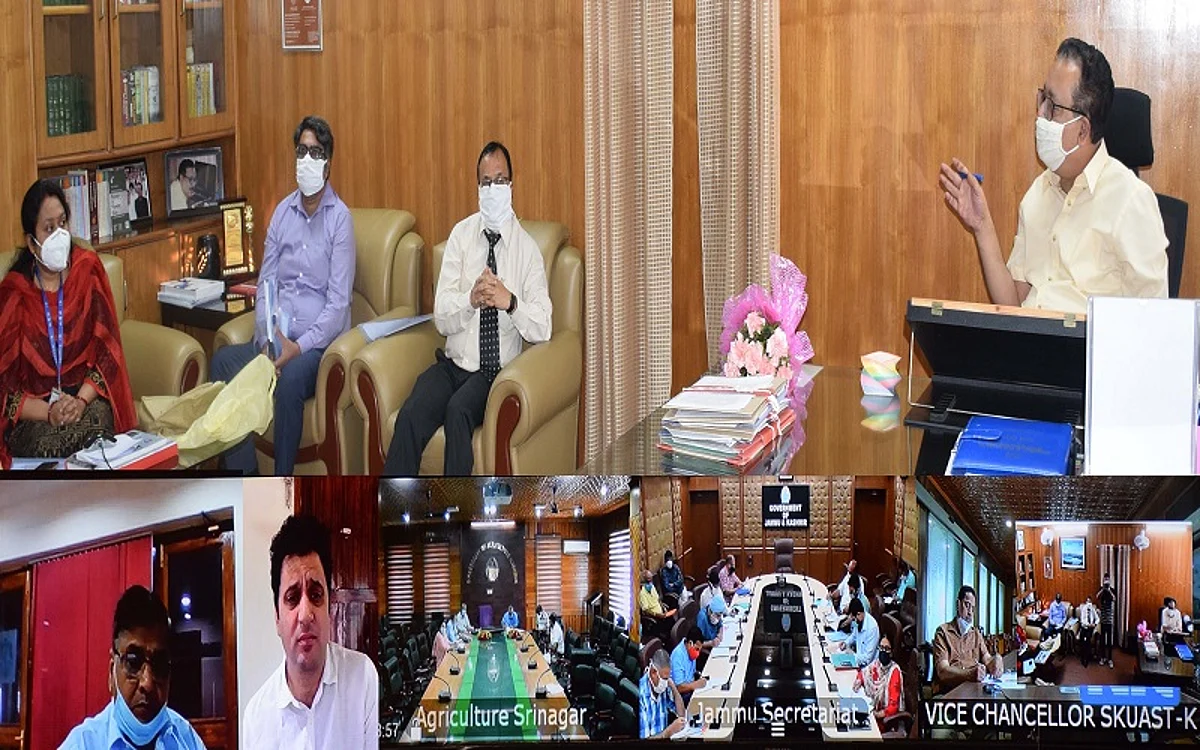 Navin reviews new projects under NABARD