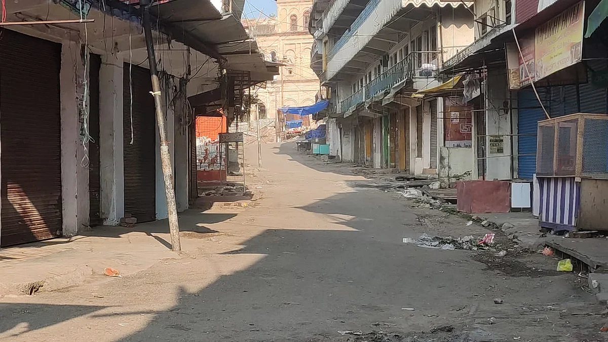 Strict lockdown imposed in parts of Poonch town after two COVID-19 cases