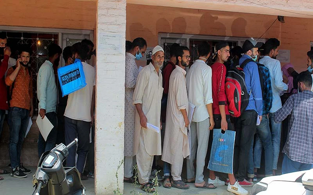 Bandipora: People throng offices to apply for domicile certificates