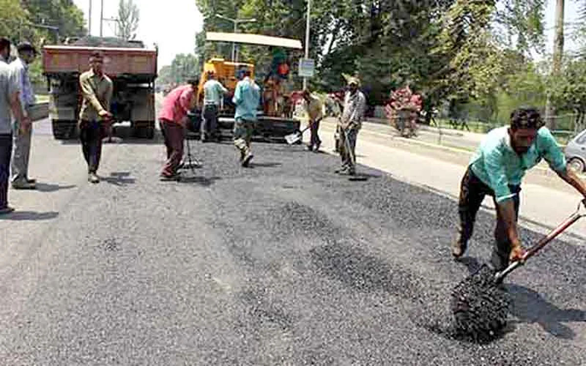 This summer, R&B to blacktop 4,000 km roads in J&K