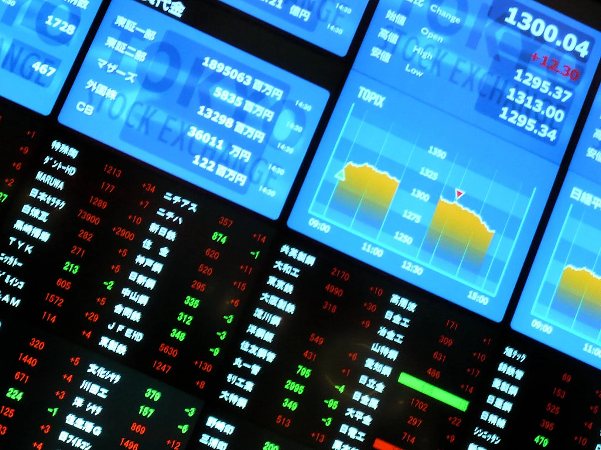 Trapping naive investors