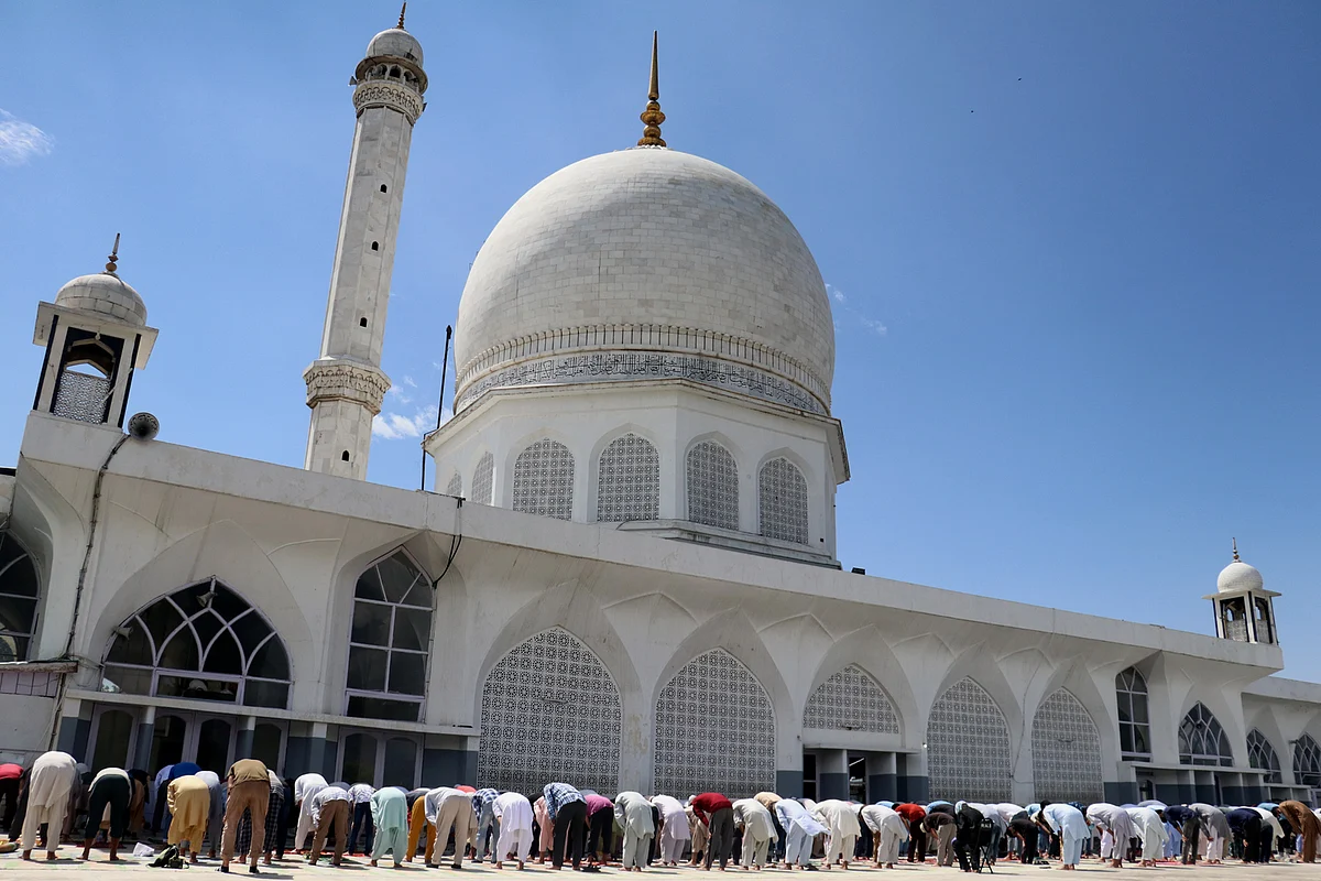 COVID19: Friday prayers at Jamia Masjid, other mosques after 21 weeks