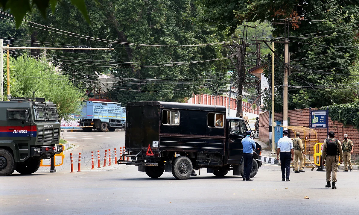No vehicular movement on Boulevard Road, Gupkar from October 23-25