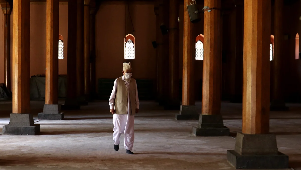 Have not suspended early morning, late night prayers: Jamia Auqaf