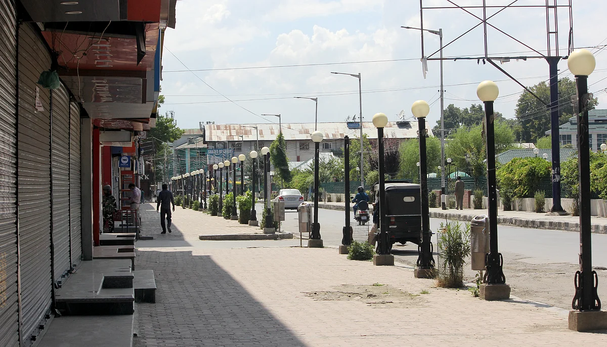 Lockdown restrictions continue in Kashmir