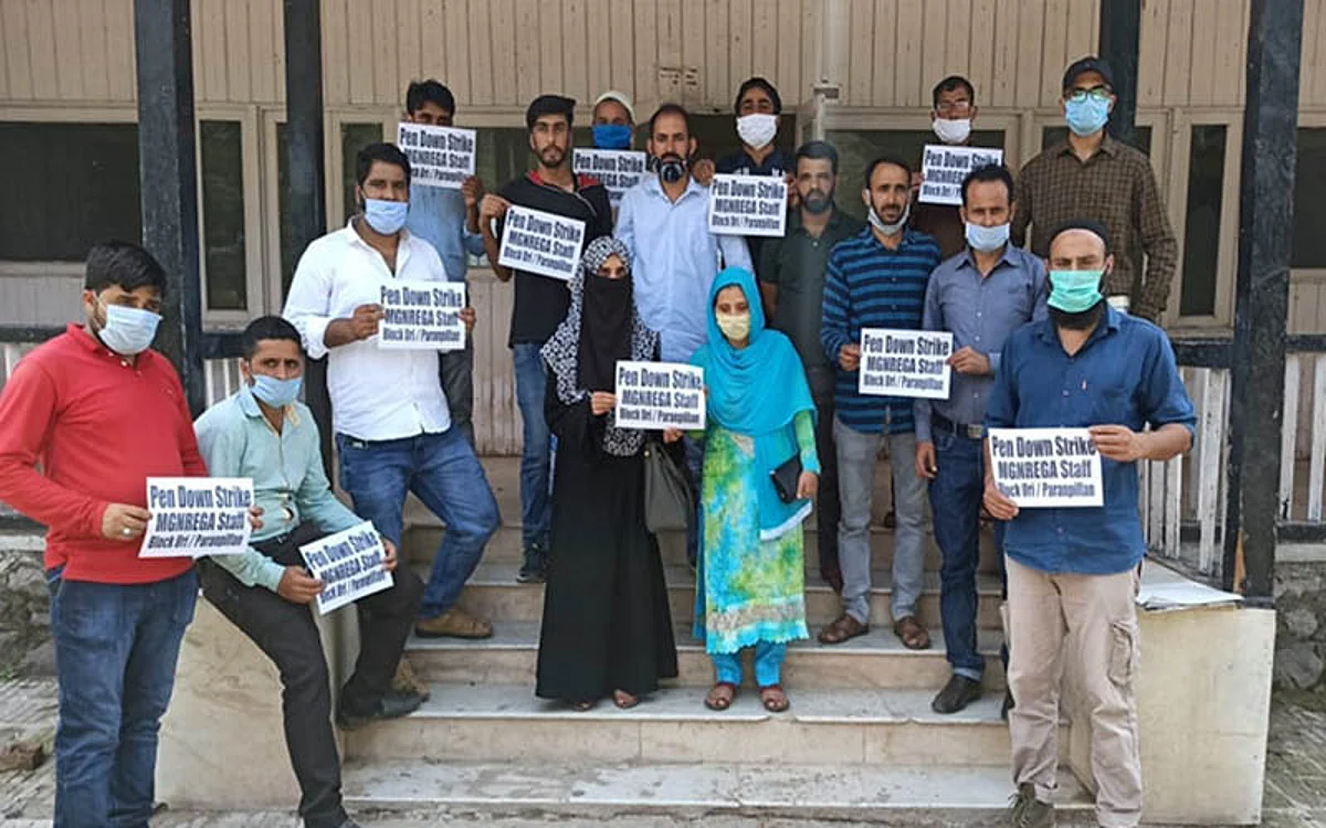 MGNREGA employees stage protest in Uri