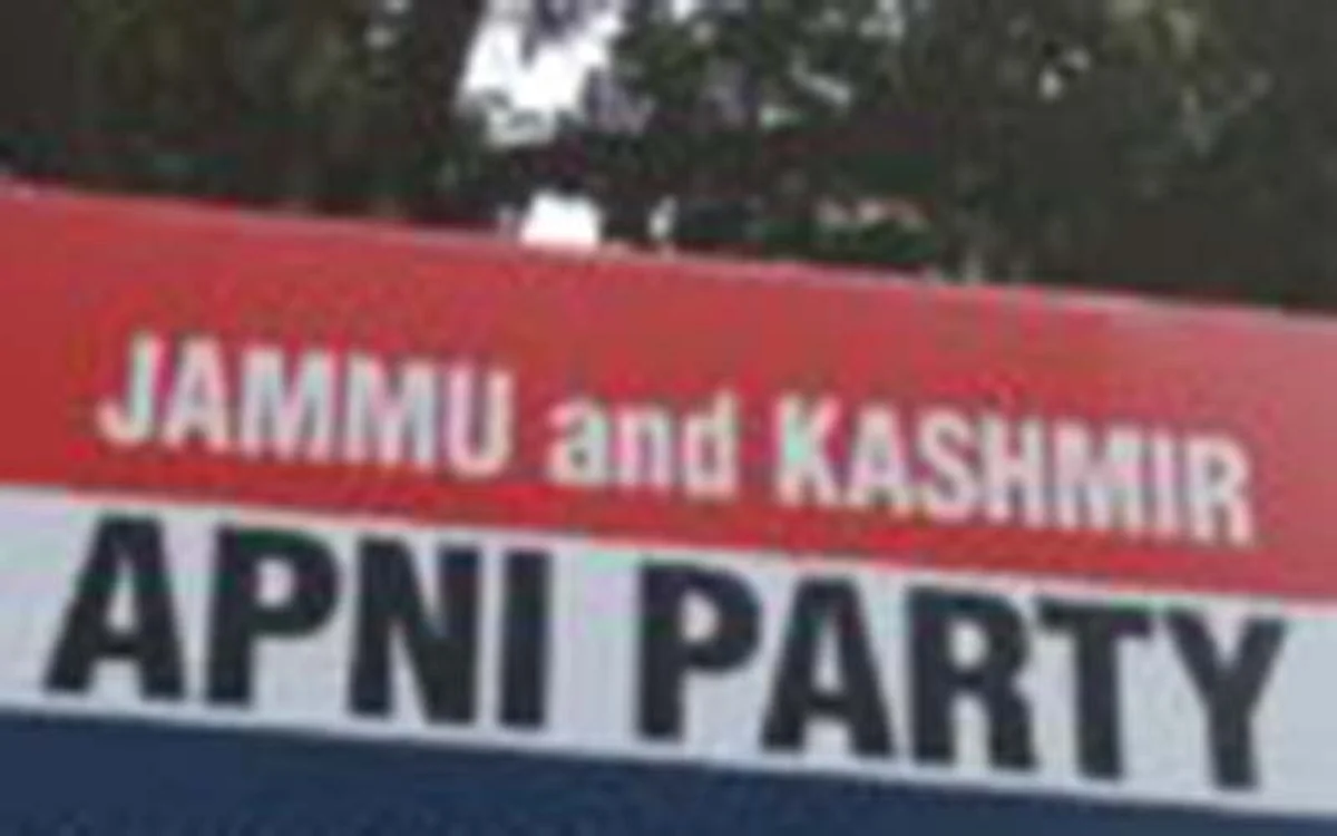 Apni Party demands macadamisation of roads in Budgam