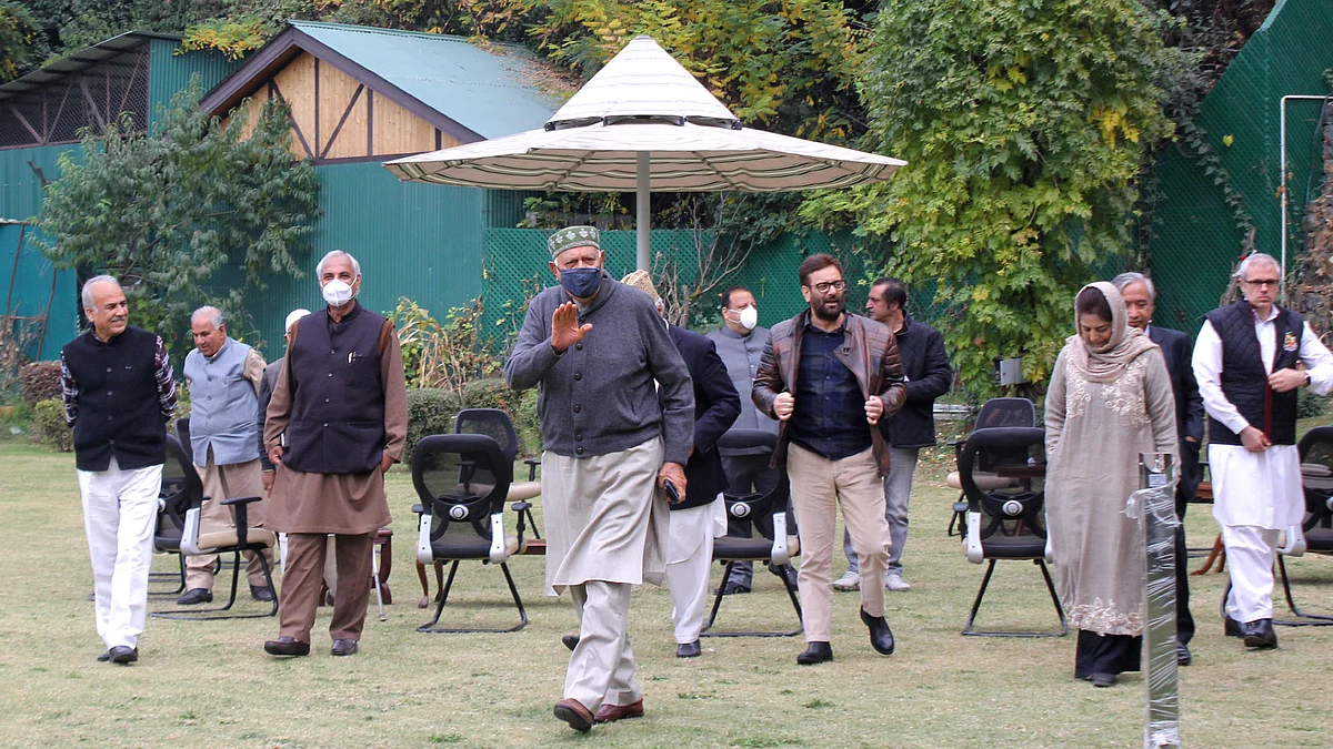 Frozen political scenario seemingly begins to defreeze as Kashmir based senior leaders visit Jammu