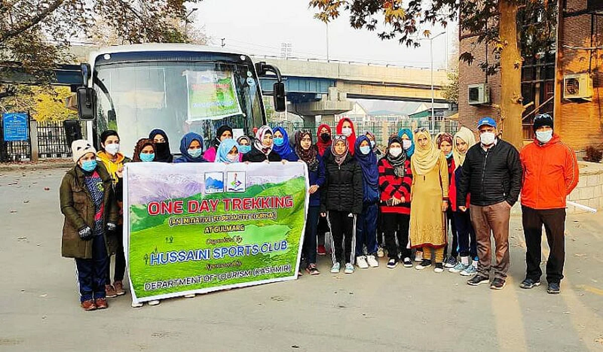 All girls trekking expedition in Gulmarg