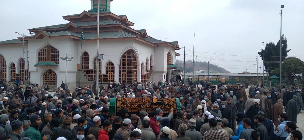 Hundreds continue to visit residence of Muddasir Ali