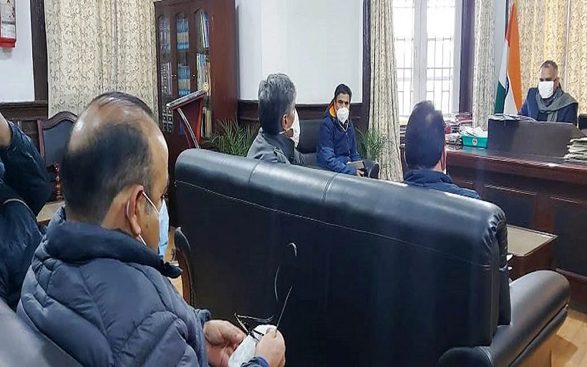 Div Com reviews land acquisition in Dal, Nigeen lakes
