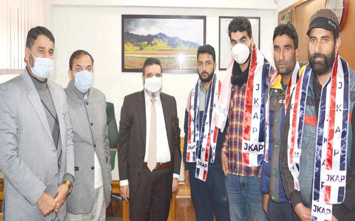 YNC district President, others join Apni Party