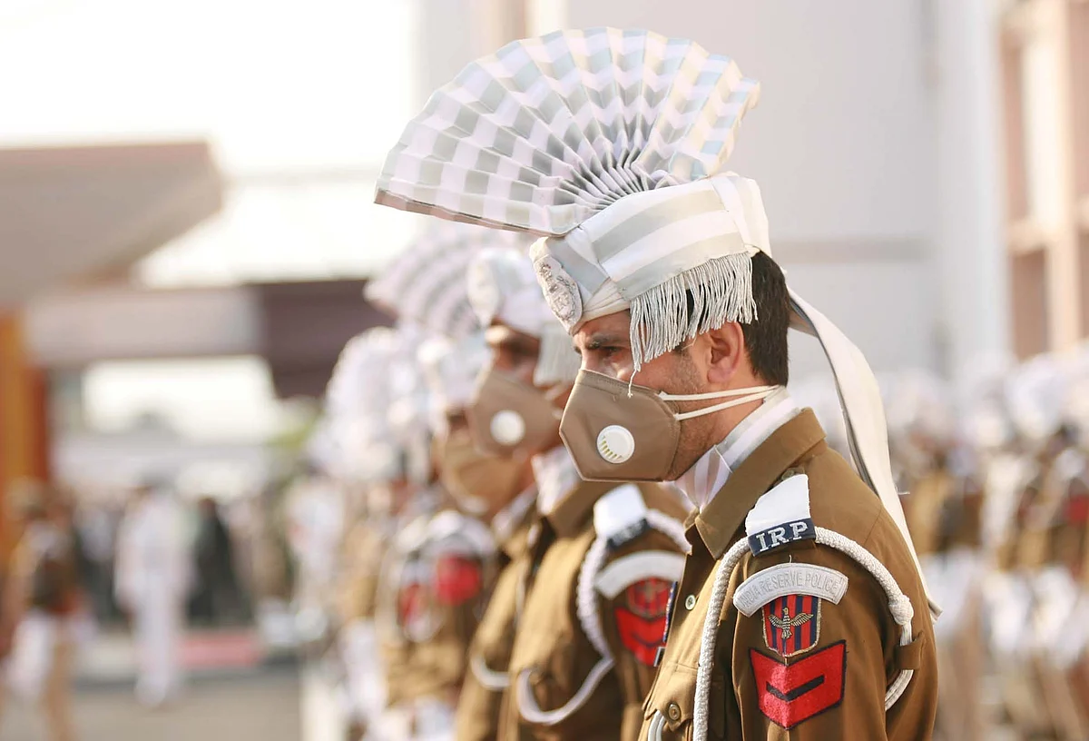In Pictures: Darbar Opens in Jammu, LG Manoj Sinha Takes Salute