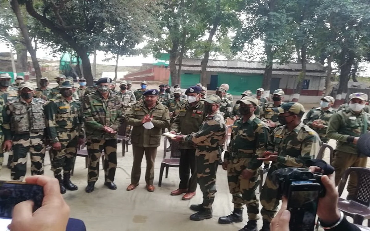 DGP visits Arnia border in Jammu