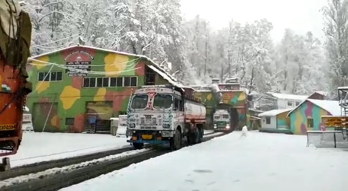 Jammu-Srinagar highway closed for traffic