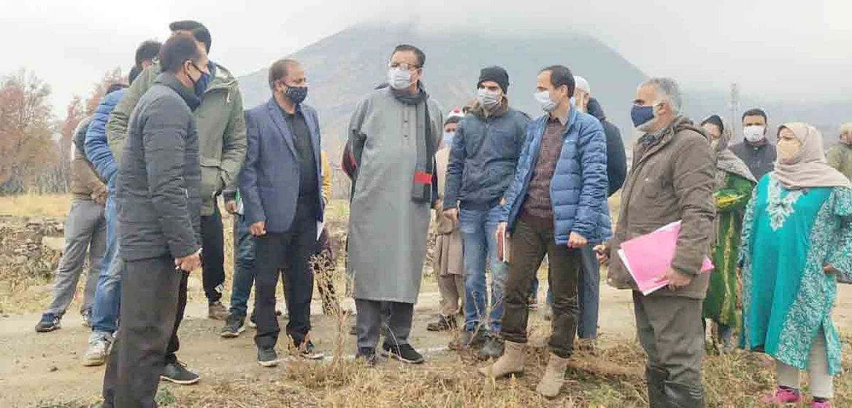 Navin Choudhary tours CoE Zawoora