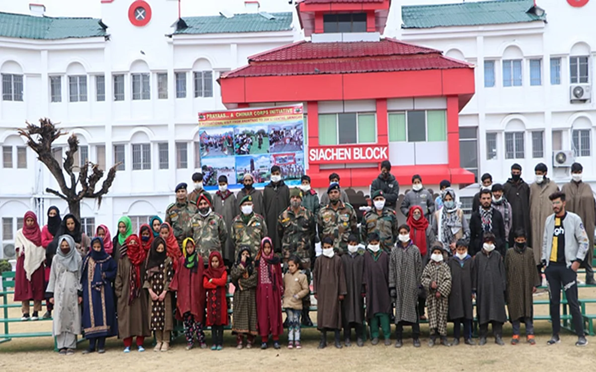 Army takes Gujjar, Bakerwal school children to JAKLI centre