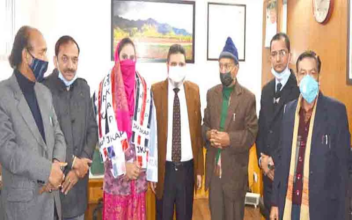 Political activists from B’la, Budgam join Apni Party