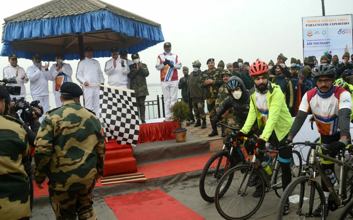 Para cyclists embark on journey from Kashmir to Kanyakumari