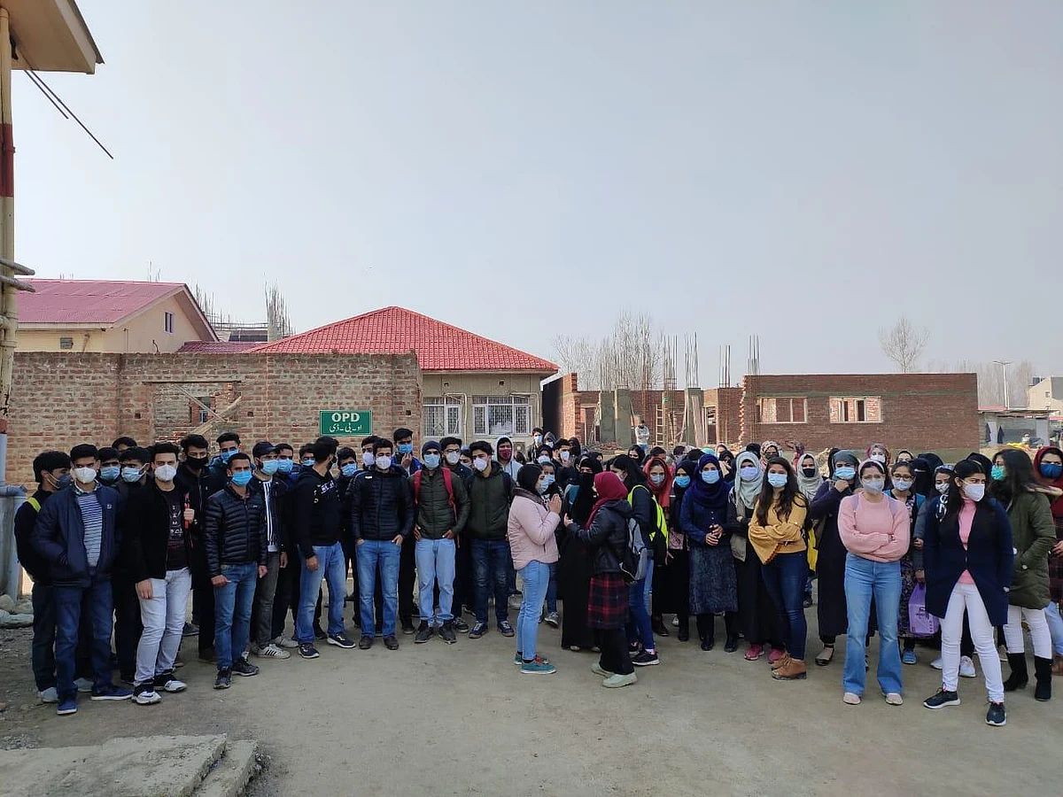 MBBS students protest against SKIMS admin for not holding clinical classes