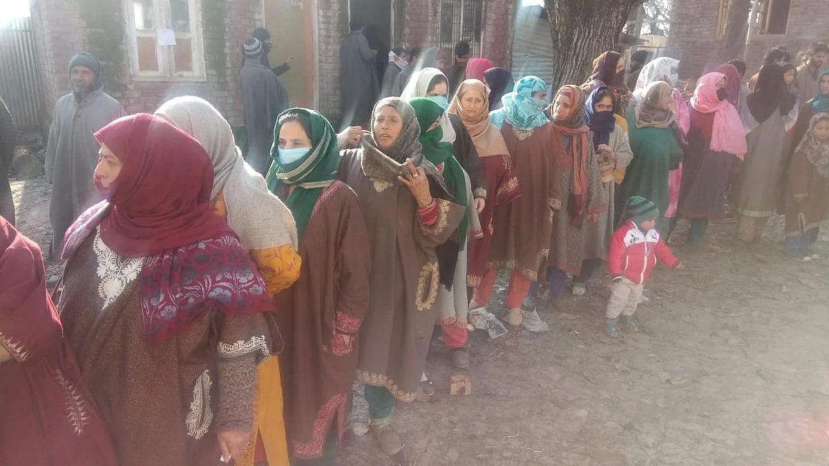 8.93% votes polled till 9 am in last phase of J&K DDC elections