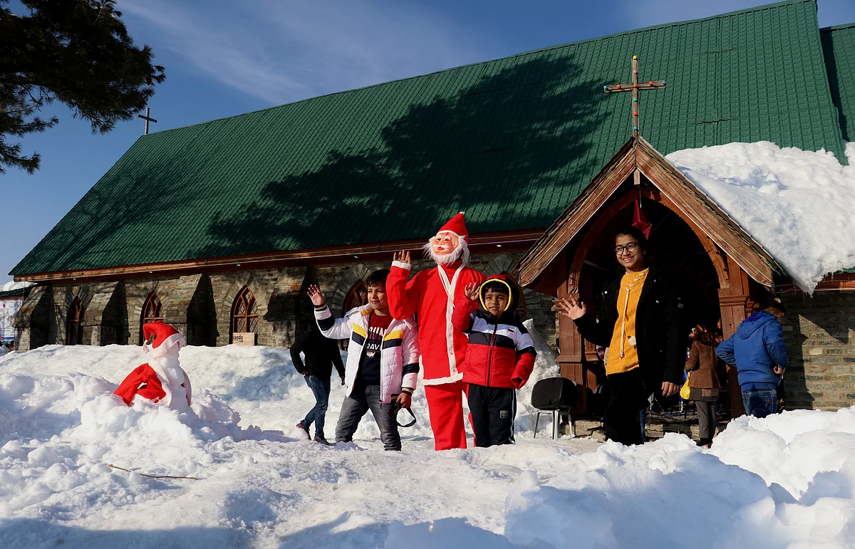 Tourists celebrating Christmas at Gulmarg(File photo).