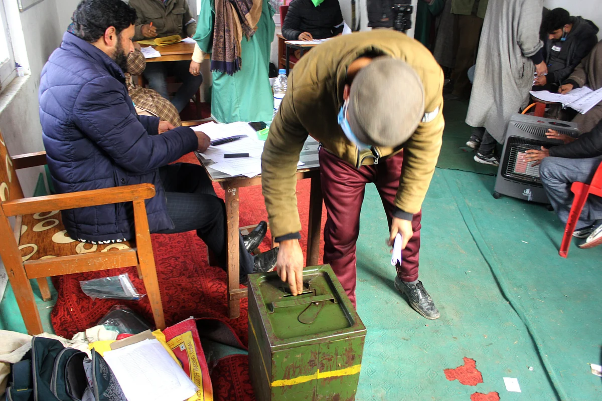 DDC Chairperson Election: Close contest between PAGD and Apni Party in south Kashmir’s Shopian