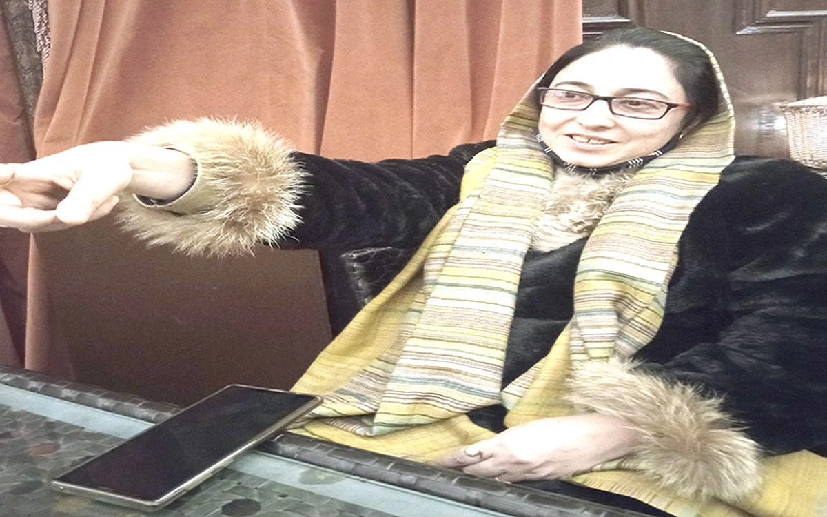 Darakhshan expresses concern over drug addiction among Kashmiri youth