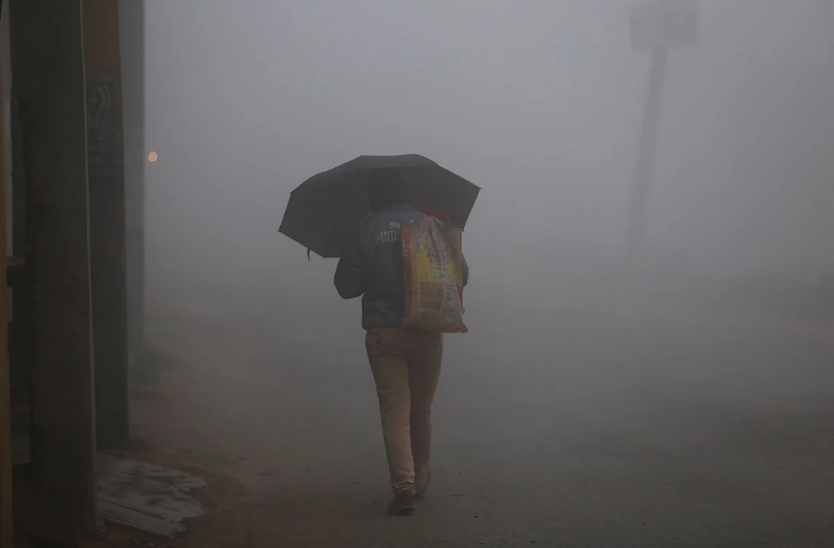 Dense fog disrupts flight operations in Jammu