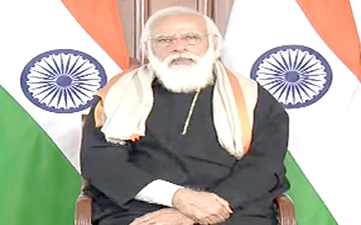 PM Modi dresses in Kashmiri pheran