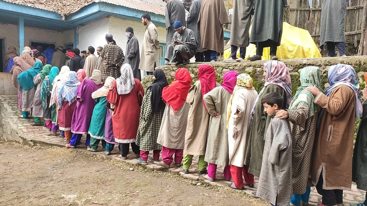 Boycott-prone Lower Qaziabad votes